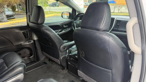 2015 Toyota Sienna SE Premium 8-Passenger