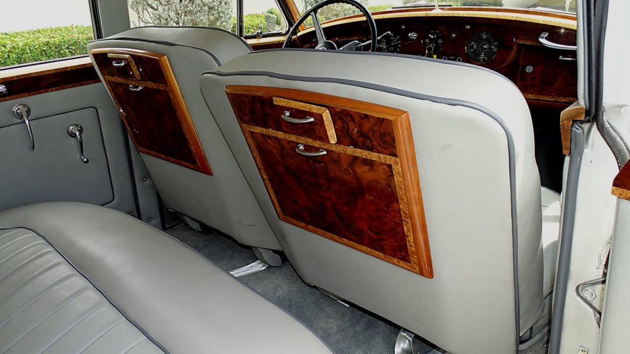 1957 Rolls-Royce Silver Cloud III 20