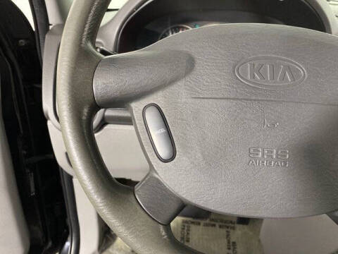 2005 Kia Sedona LX