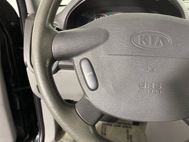 2005 Kia Sedona LX