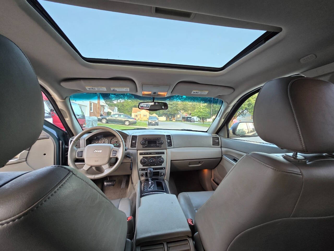 2005 Jeep Grand Cherokee for sale at QUEENSGATE AUTO SALES in York, PA