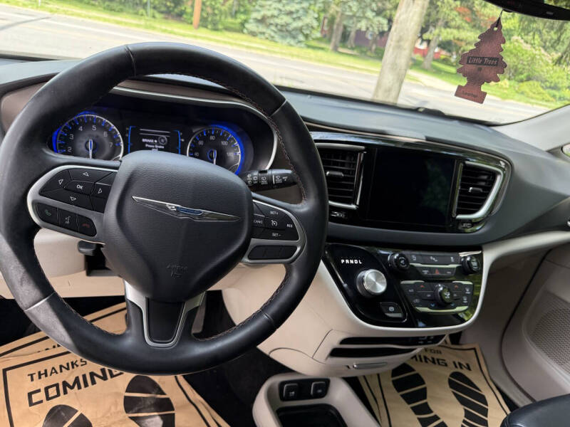 2017 Chrysler Pacifica Touring-L