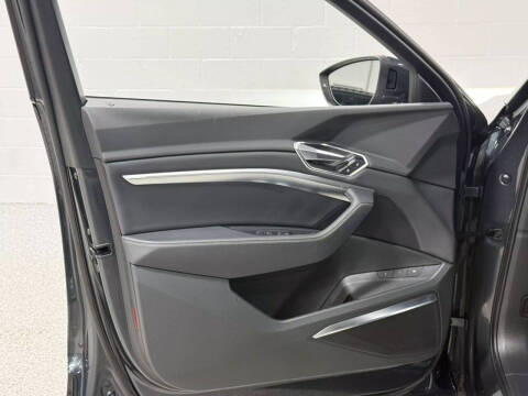 2019 Audi e-tron quattro Premium Plus