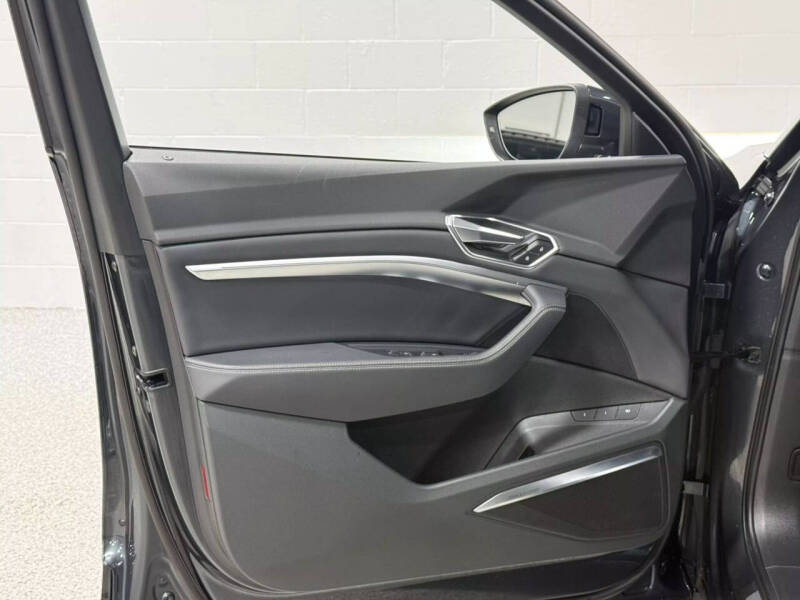 2019 Audi e-tron quattro Premium Plus