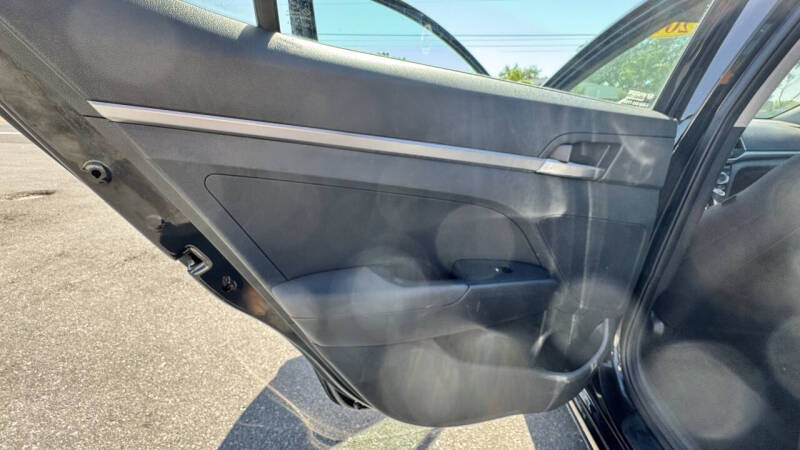 2019 Hyundai Elantra SE