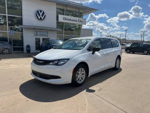 2024 Chrysler Voyager LX