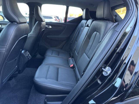 2025 Volvo XC40 B5 Core Bright Theme