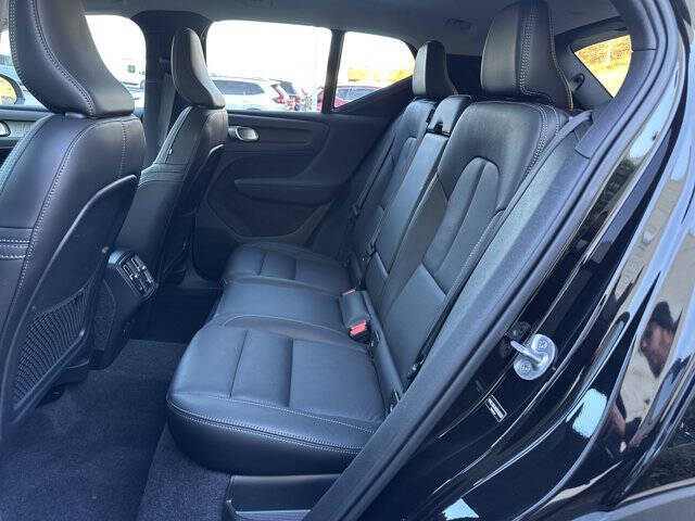 2025 Volvo XC40 B5 Core Bright Theme