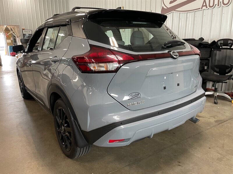 2021 Nissan Kicks SR
