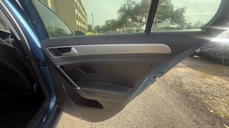 2017 Volkswagen Golf TSI Wolfsburg Edition