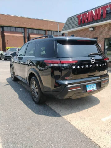 2022 Nissan Pathfinder SV