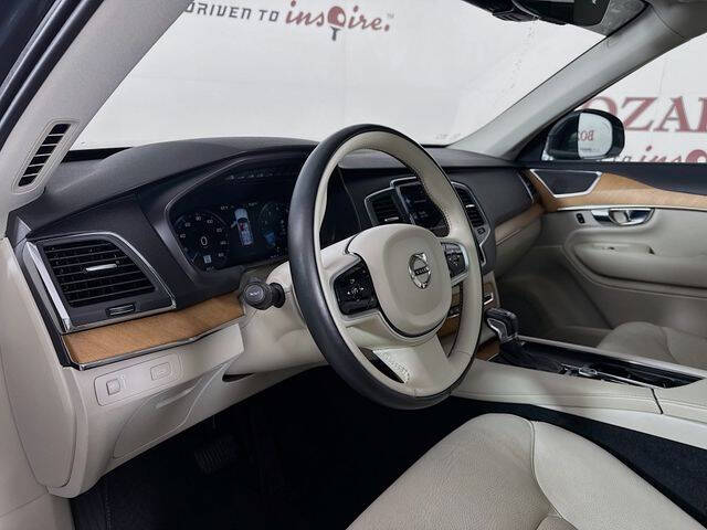 2021 Volvo XC90 T6 Momentum 7-Passenger