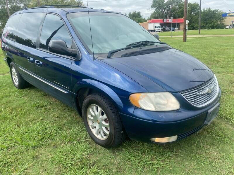 2001 Chrysler Town and Country for sale at Cash Car Outlet in Mckinney TX