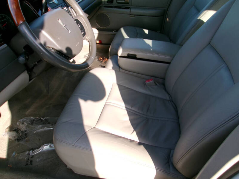 2007 Lincoln Town Car Signature Limited