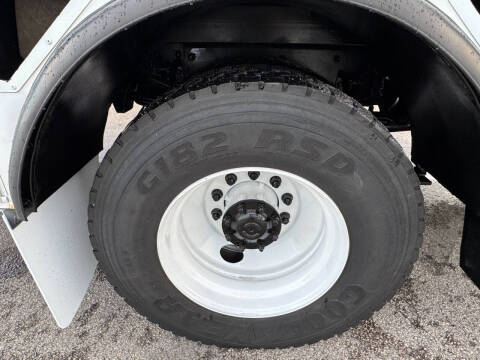 2018 Freightliner M2 106