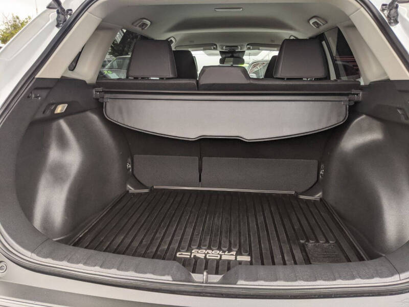 2025 Toyota Corolla Cross LE