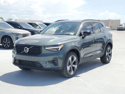 2026 Volvo XC40 B4 Plus