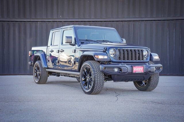 2025 Jeep Gladiator Nighthawk's photo