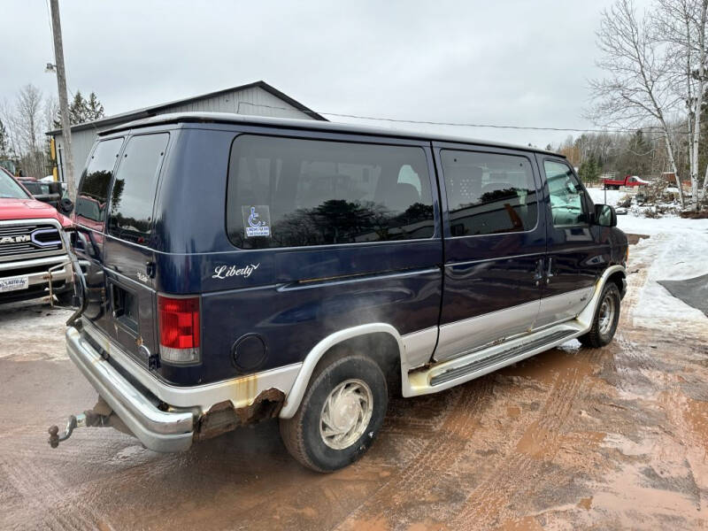 2001 Ford Econoline Wagon null photo 4