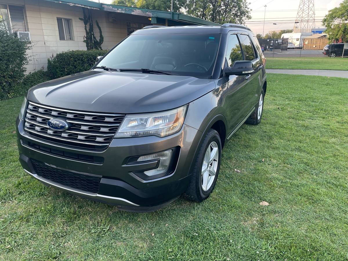Dk. Gray 2017 Ford Explorer XLT AWD XLT 4dr SUV 22