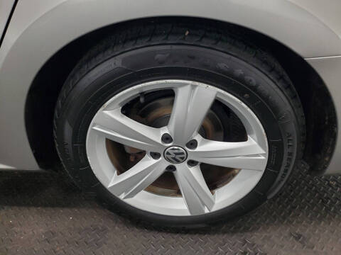 2014 Volkswagen Passat 1.8T SE