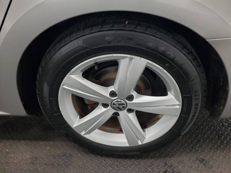 2014 Volkswagen Passat 1.8T SE