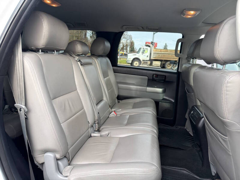 2016 Toyota Sequoia SR5