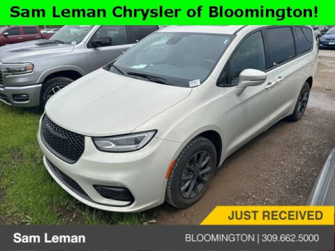 2021 Chrysler Pacifica for sale at Sam Leman CDJR Bloomington in Bloomington IL