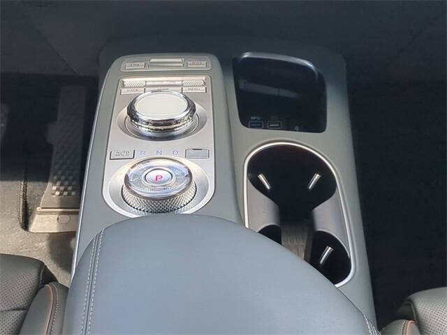 2023 Genesis GV70 2.5T Standard