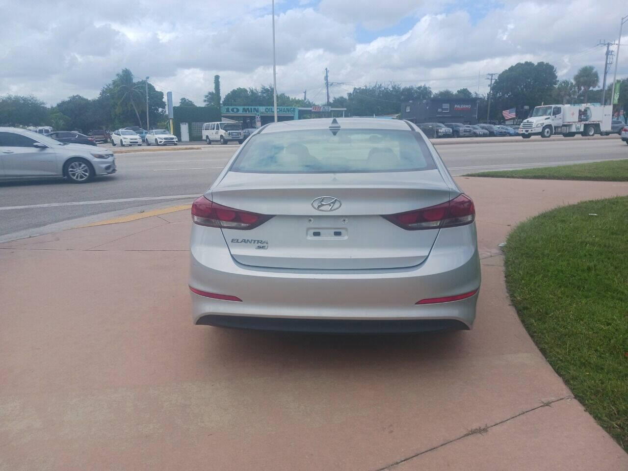 2017 HYUNDAI Elantra Sedan - $10,900