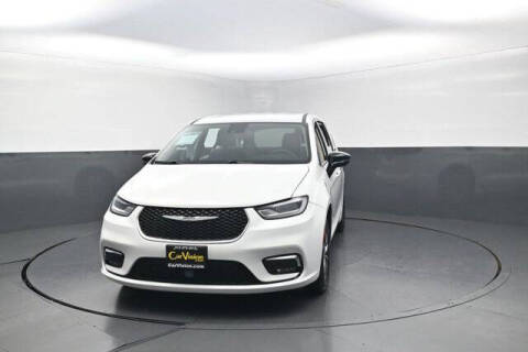 2024 Chrysler Pacifica Plug-In Hybrid Select