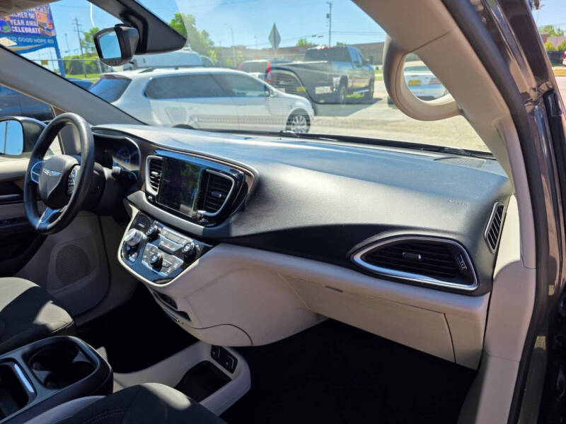 2017 Chrysler Pacifica Touring-L