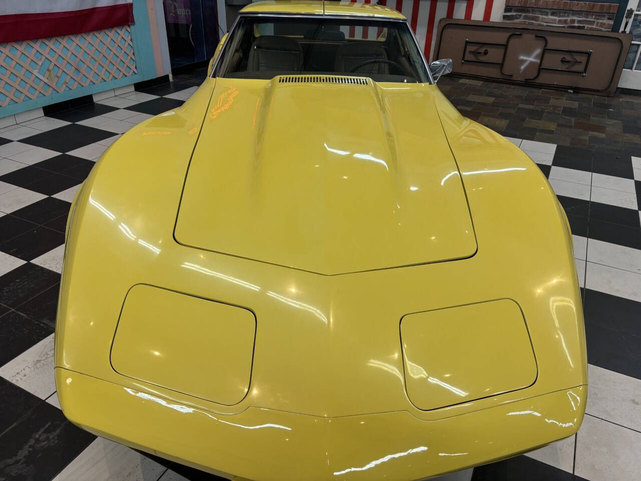 1975 Chevrolet Corvette 15