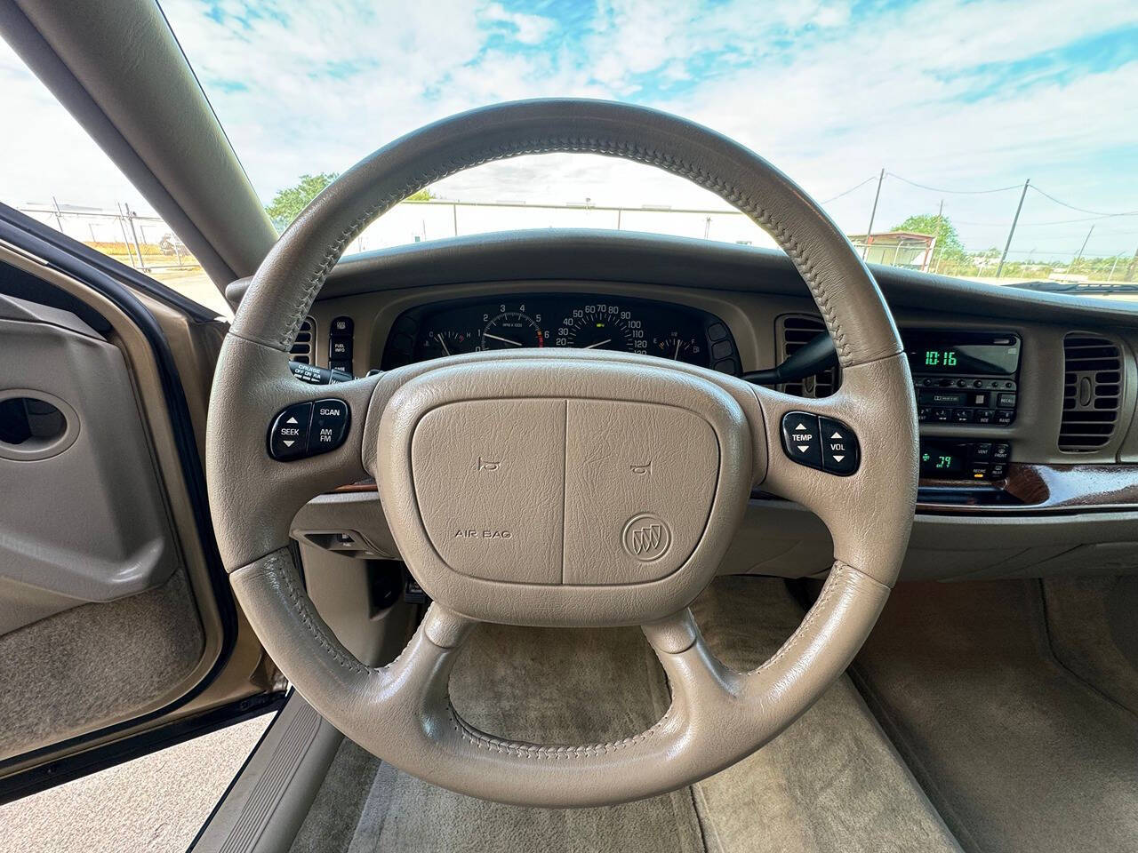 2000 Buick Park Avenue for sale at Carnival Car Company in Victoria, TX