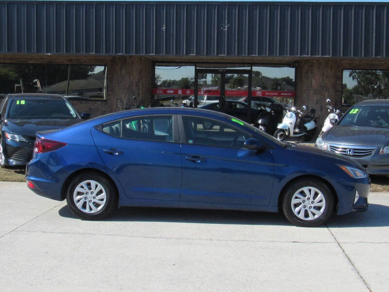 2020 Hyundai Elantra SE's photo