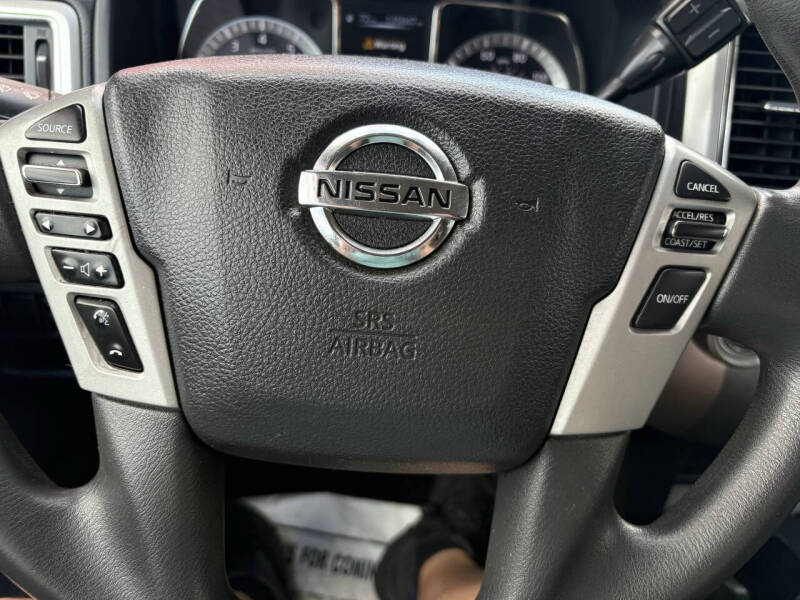 2017 Nissan Titan SV