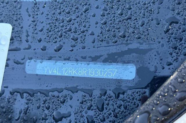 2024 Volvo XC60 B5 Core Dark Theme