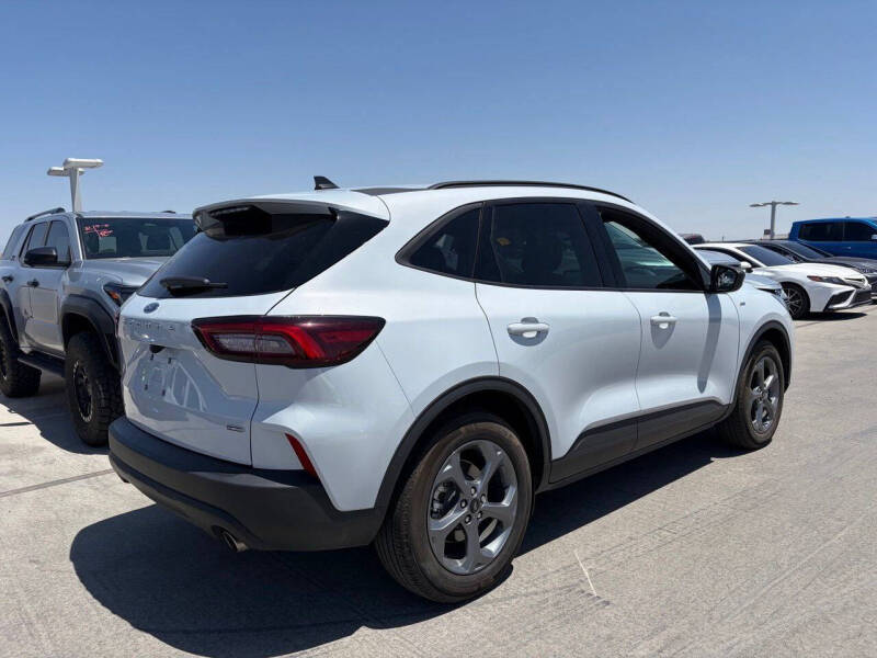 2025 Ford Escape Hybrid ST-Line