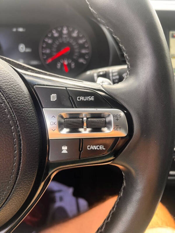 2017 Kia Cadenza Technology