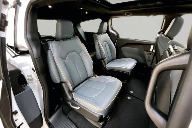 2027 Chrysler Pacifica Pinnacle