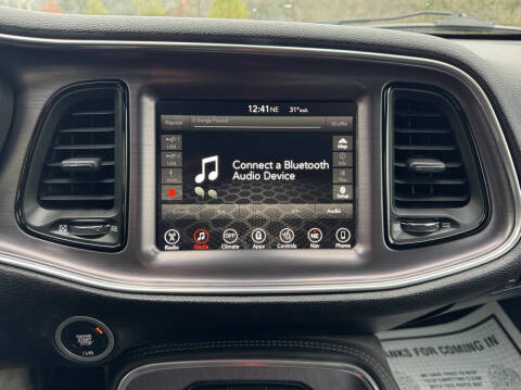 2017 Dodge Challenger 392 HEMI Scat Pack Shaker