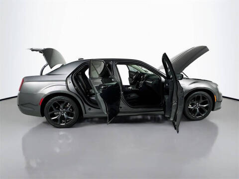 2023 Chrysler 300 Touring L