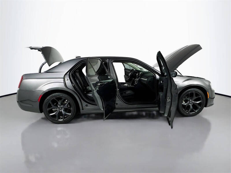 2023 Chrysler 300 Touring L