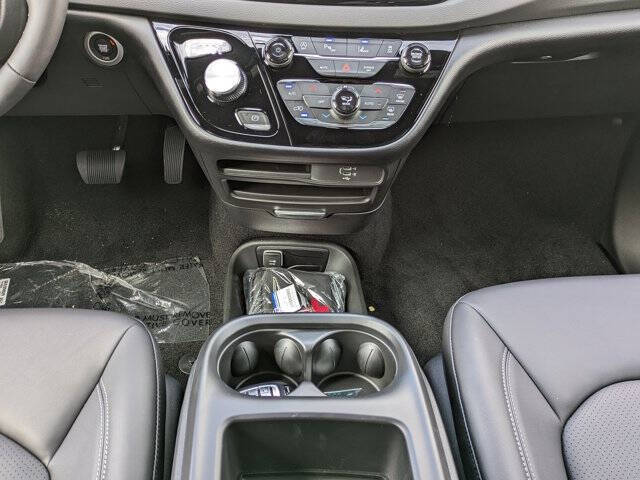 2026 Chrysler Voyager LX