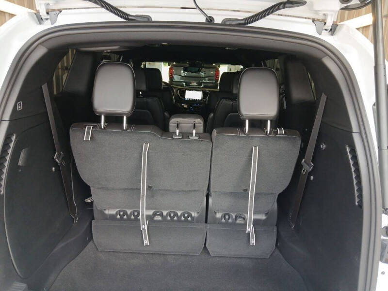 2027 Chrysler Pacifica Select