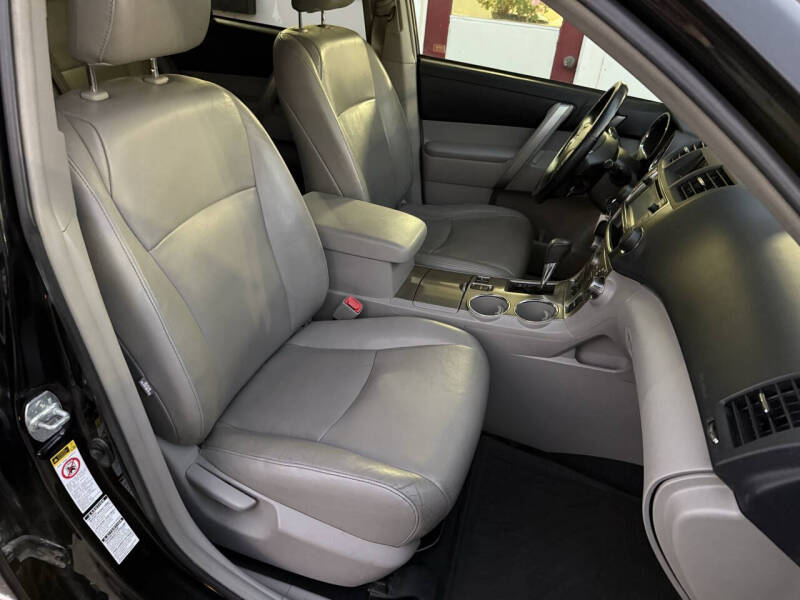 2013 Toyota Highlander SE
