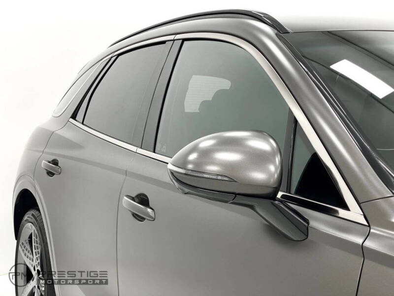 2023 Genesis GV70 2.5T Standard