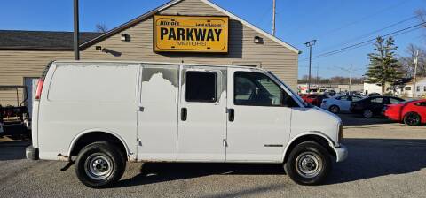 1999 GMC Savana for sale at Parkway Motors in Springfield IL