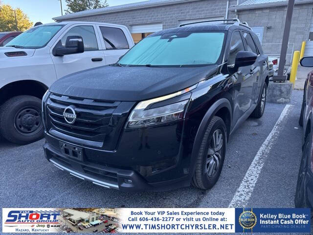 2023 Nissan Pathfinder SL's photo