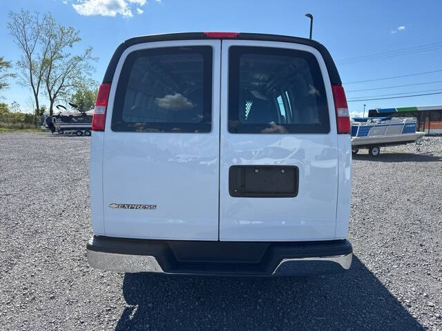 2023 Chevrolet Express 2500
